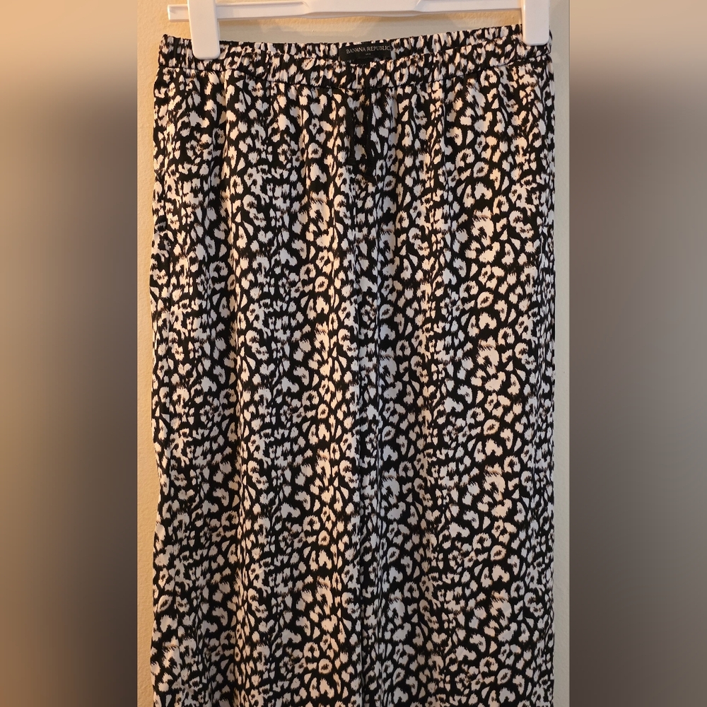 Banana Republic Satin Black & White Animal‎ Print Lounge Bottoms (Size Small) - Picture 3 of 10